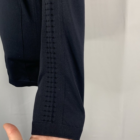 Fabletics Black Sync Seemless Long Sleeve Athletic Top- NWT - Picture 9 of 15